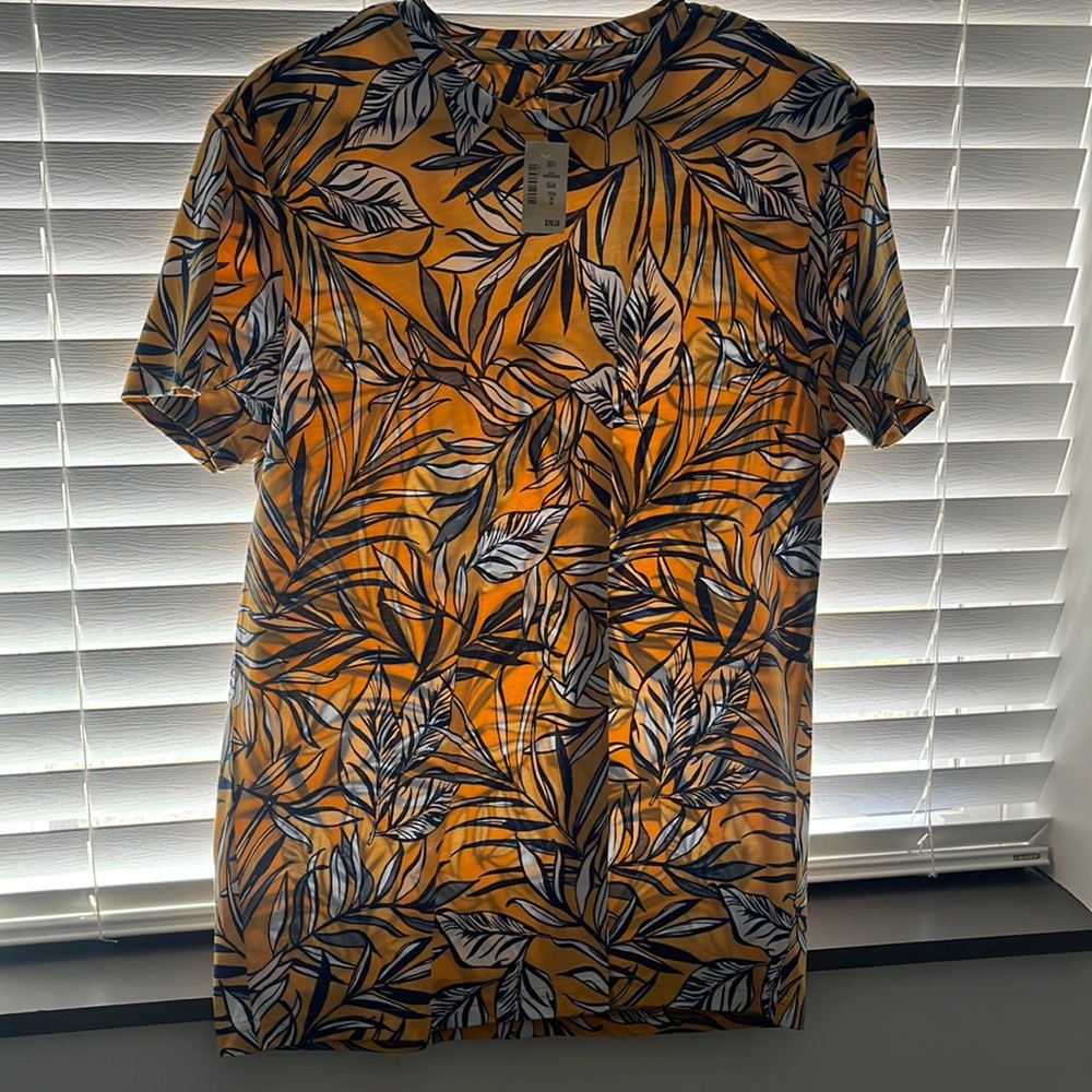 Men’s AéRopostale floral shirt size medium brand new